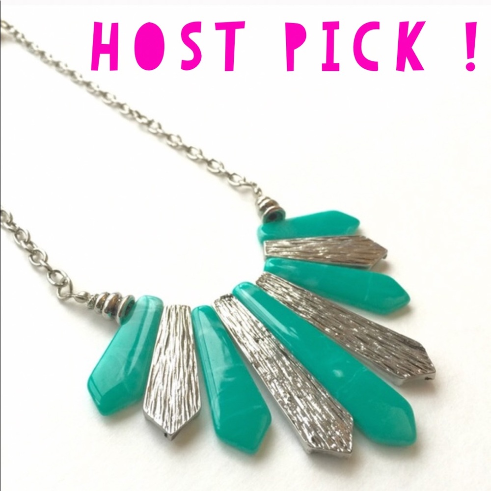 ⭐️ HOST PICK ⭐️ Jade green & chrome necklace